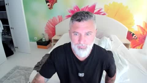 Snapshot of blowmyxxl chatting on 11/21/25, 10:47 Nico online show from 11/21/25, 10:47