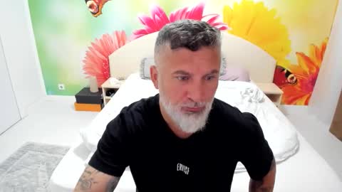 Snapshot of blowmyxxl chatting on 11/26/25, 05:41 Nico online show from 11/26/25, 05:41