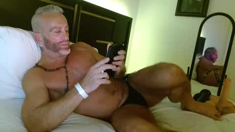 Snapshot of blu4121 chatting on 11/04/25, 04:22 Wyatt online show from 11/04/25, 04:22