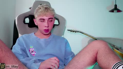 Snapshot of blue_boy_1 chatting on 12/01/24, 04:29 TAY online show from 12/01/24, 04:29