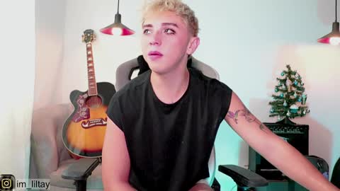 Snapshot of blue_boy_1 chatting on 12/04/24, 07:01 TAY online show from 12/04/24, 07:01