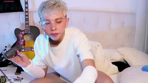 Snapshot of blue_boy_1 chatting on 02/18/25, 07:54 TAY online show from 02/18/25, 07:54