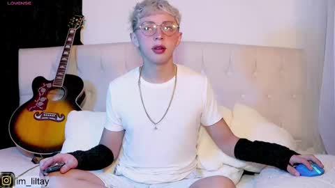 Snapshot of blue_boy_1 chatting on 02/20/25, 01:46 TAY online show from 02/20/25, 01:46