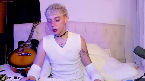 Snapshot of blue_boy_1 chatting on 02/21/25, 02:28 TAY online show from 02/21/25, 02:28