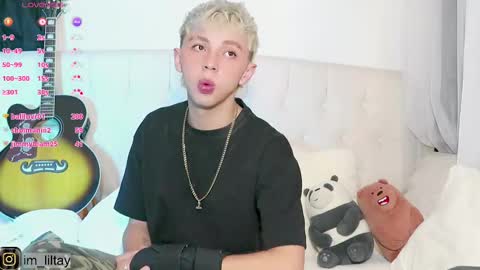 Snapshot of blue_boy_1 chatting on 02/23/25, 01:02 TAY online show from 02/23/25, 01:02