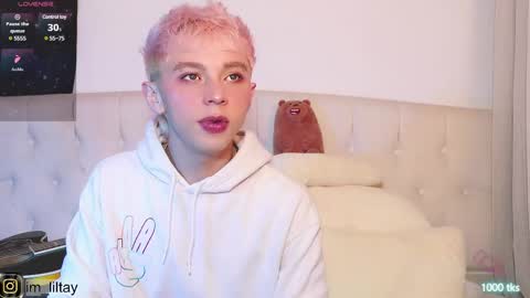 Snapshot of blue_boy_1 chatting on 03/11/25, 03:59 TAY online show from 03/11/25, 03:59