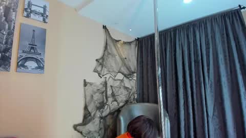 Snapshot of blue_sixx chatting on 10/19/25, 07:36 blue_sixx online show from 10/19/25, 07:36