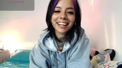 Snapshot of blue_tatuu1 chatting on 12/10/24, 12:28 Alice bleu for friends online show from 12/10/24, 12:28