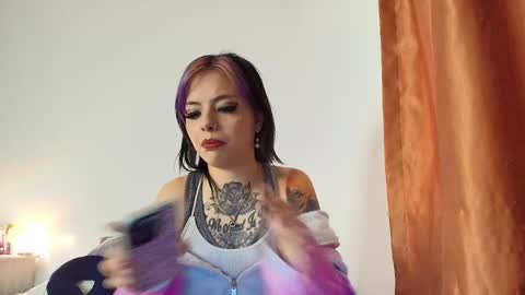 Snapshot of blue_tatuu1 chatting on 12/26/24, 04:10 Alice bleu for friends online show from 12/26/24, 04:10