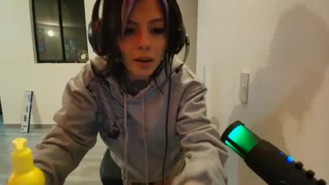 Snapshot of blue_tatuu1 chatting on 01/31/25, 01:54 Alice bleu for friends online show from 01/31/25, 01:54