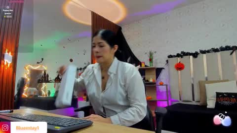 blue_tay1 online show from 10/27/25, 12:09