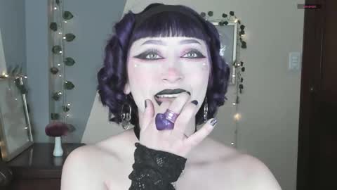 Snapshot of blueberry____ chatting on 12/19/25, 12:28 sophie online show from 12/19/25, 12:28