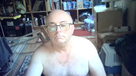 Snapshot of bluebox65 chatting on 11/06/25, 03:24 bluebox65 online show from 11/06/25, 03:24
