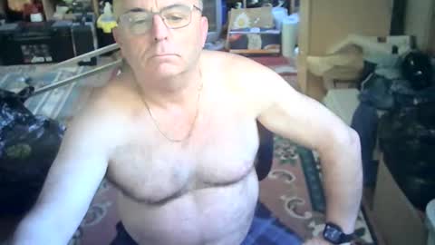 Snapshot of bluebox65 chatting on 11/12/25, 02:50 bluebox65 online show from 11/12/25, 02:50