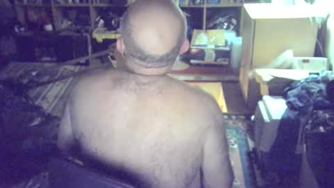 Snapshot of bluebox65 chatting on 11/14/25, 04:38 bluebox65 online show from 11/14/25, 04:38
