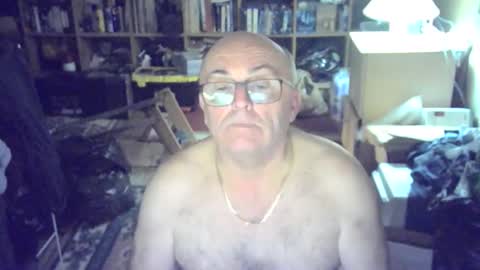 Snapshot of bluebox65 chatting on 11/28/25, 05:37 bluebox65 online show from 11/28/25, 05:37