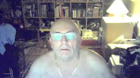 Snapshot of bluebox65 chatting on 12/14/25, 04:34 bluebox65 online show from 12/14/25, 04:34