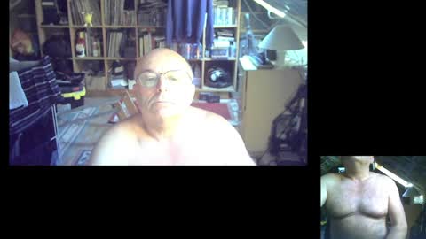 Snapshot of bluebox65 chatting on 06/19/26, 08:51 bluebox65 online show from 06/19/26, 08:51