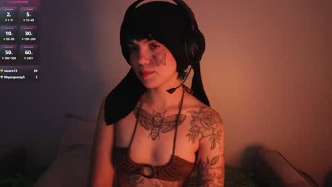 Snapshot of bluedweeb chatting on 12/04/24, 02:31 Blue online show from 12/04/24, 02:31