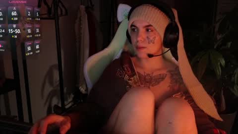 Snapshot of bluedweeb chatting on 12/31/24, 04:38 Blue online show from 12/31/24, 04:38