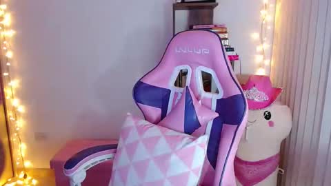 Im Abril .. Nice to meet you  thumb up me please its important  INDEPENDENT MODEL online show from 10/12/25, 01:37