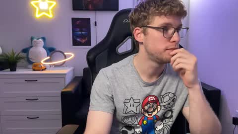 Snapshot of blueeyedtallguy chatting on 12/06/24, 01:07 blueeyedtallguy online show from 12/06/24, 01:07