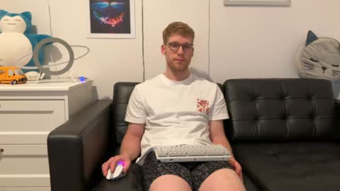 Snapshot of blueeyedtallguy chatting on 12/17/24, 08:34 blueeyedtallguy online show from 12/17/24, 08:34