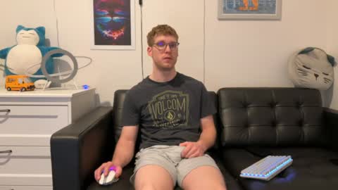 Snapshot of blueeyedtallguy chatting on 12/31/24, 01:57 blueeyedtallguy online show from 12/31/24, 01:57