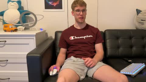 Snapshot of blueeyedtallguy chatting on 01/08/25, 01:42 blueeyedtallguy online show from 01/08/25, 01:42