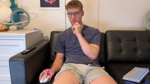 Snapshot of blueeyedtallguy chatting on 01/12/25, 01:42 blueeyedtallguy online show from 01/12/25, 01:42