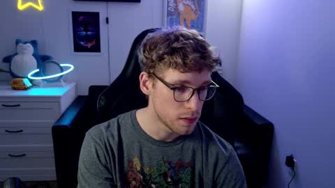 Snapshot of blueeyedtallguy chatting on 02/15/25, 07:06 blueeyedtallguy online show from 02/15/25, 07:06