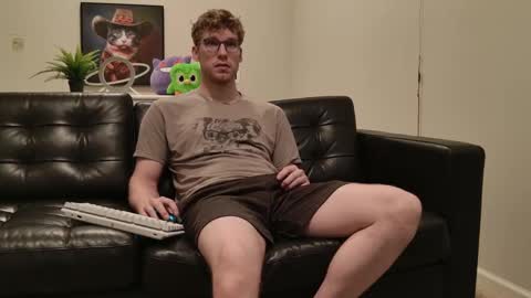 Snapshot of blueeyedtallguy chatting on 10/04/25, 11:03 blueeyedtallguy online show from 10/04/25, 11:03