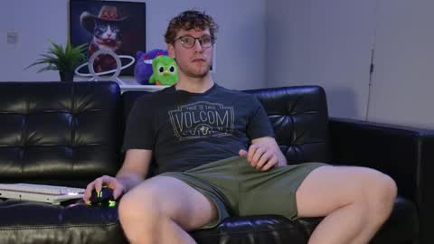 Snapshot of blueeyedtallguy chatting on 10/28/25, 01:09 blueeyedtallguy online show from 10/28/25, 01:09