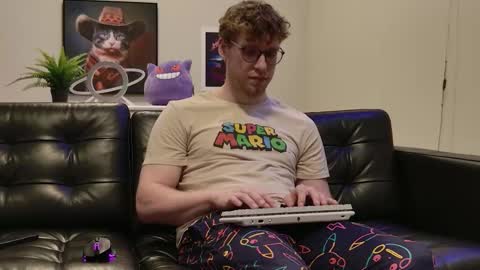 Snapshot of blueeyedtallguy chatting on 10/30/25, 01:51 blueeyedtallguy online show from 10/30/25, 01:51