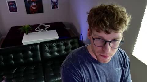 Snapshot of blueeyedtallguy chatting on 03/12/26, 09:10 blueeyedtallguy online show from 03/12/26, 09:10