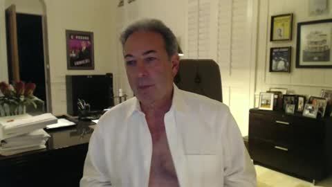 Snapshot of blueisles chatting on 12/11/24, 02:52 blueisles online show from 12/11/24, 02:52