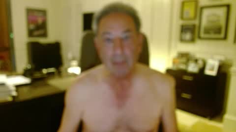 Snapshot of blueisles chatting on 11/15/25, 03:04 blueisles online show from 11/15/25, 03:04