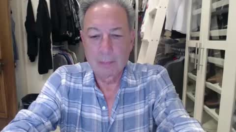 Snapshot of blueisles chatting on 11/17/25, 06:57 blueisles online show from 11/17/25, 06:57