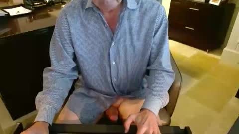 Snapshot of blueisles chatting on 11/30/25, 05:39 blueisles online show from 11/30/25, 05:39