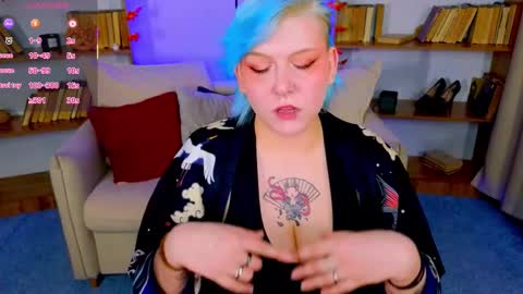 Snapshot of bluelunaray chatting on 09/29/25, 10:53 Hi my name is Lunaray online show from 09/29/25, 10:53