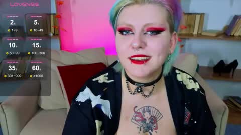 Snapshot of bluelunaray chatting on 10/13/25, 09:31 Hi my name is Lunaray online show from 10/13/25, 09:31