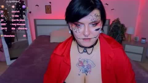 Snapshot of bluelunaray chatting on 10/16/25, 11:11 Hi my name is Lunaray online show from 10/16/25, 11:11