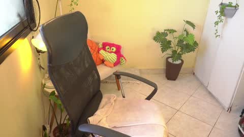 Snapshot of bluemysticlady chatting on 01/03/25, 02:30 FLORAA online show from 01/03/25, 02:30