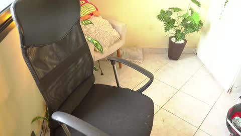 Snapshot of bluemysticlady chatting on 01/07/25, 10:43 FLORAA online show from 01/07/25, 10:43