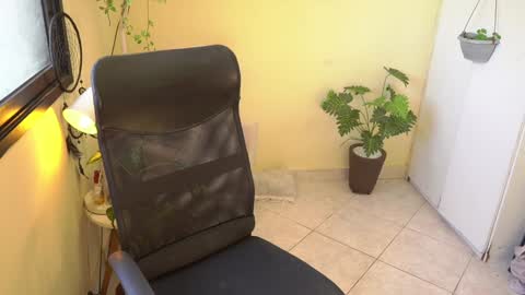Snapshot of bluemysticlady chatting on 01/10/25, 02:45 FLORAA online show from 01/10/25, 02:45