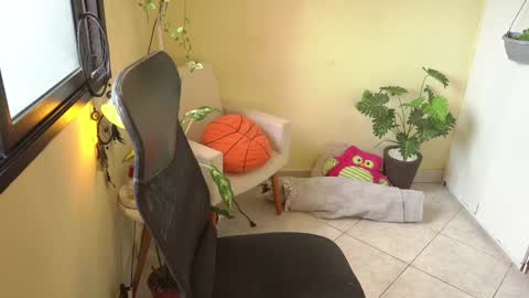 Snapshot of bluemysticlady chatting on 01/11/25, 01:22 FLORAA online show from 01/11/25, 01:22