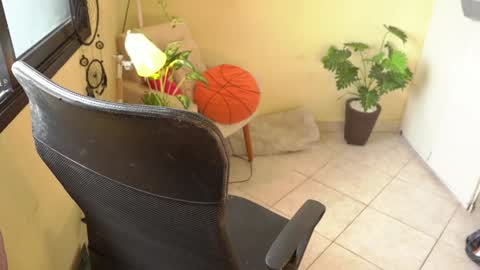 Snapshot of bluemysticlady chatting on 01/14/25, 04:40 FLORAA online show from 01/14/25, 04:40