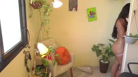 Snapshot of bluemysticlady chatting on 01/17/25, 12:21 FLORAA online show from 01/17/25, 12:21
