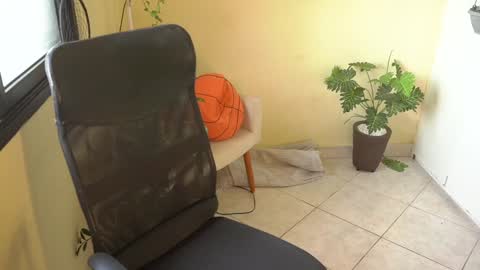 Snapshot of bluemysticlady chatting on 01/22/25, 10:50 FLORAA online show from 01/22/25, 10:50