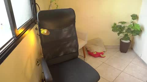 Snapshot of bluemysticlady chatting on 02/11/25, 10:26 FLORAA online show from 02/11/25, 10:26